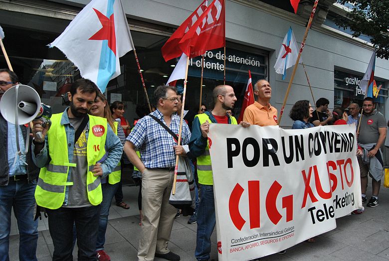 16-07-11 MobilizacionCentrosChamadasACorunha06.JPG